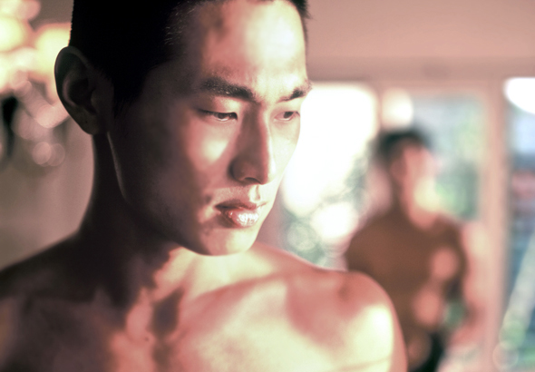 Featured image of post 选择开放式关系？同志短片《Just》