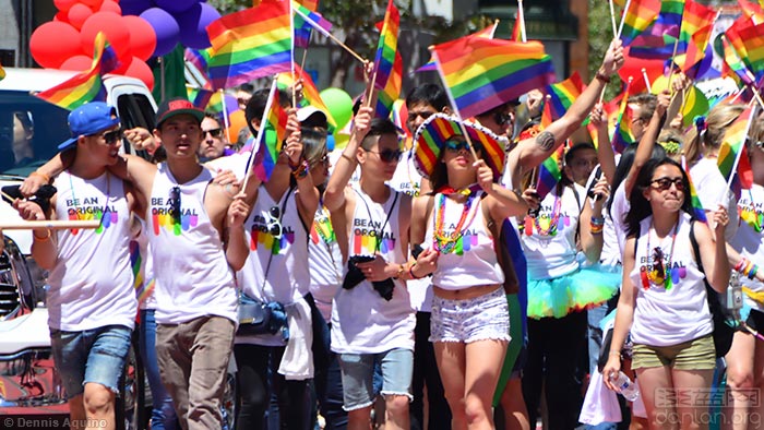 Featured image of post 困在面具后的美国同性恋华人