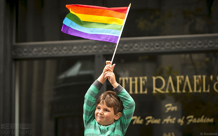 Featured image of post 同性恋者收养孩子遭拒，中国领养中心错在哪？