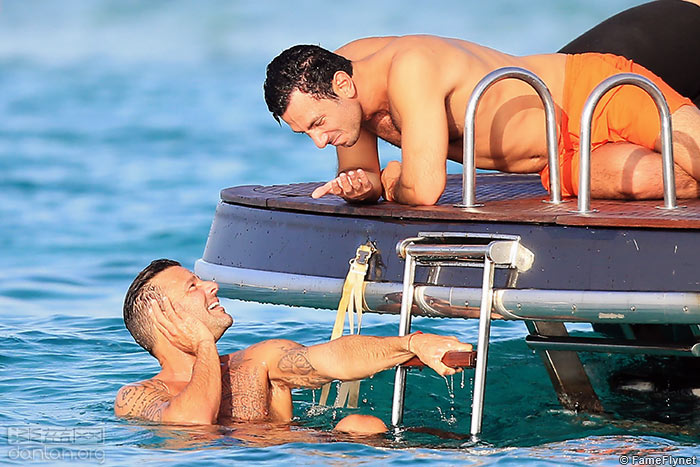 Featured image of post 瑞奇·马丁和同性恋人恩爱度假(组图)