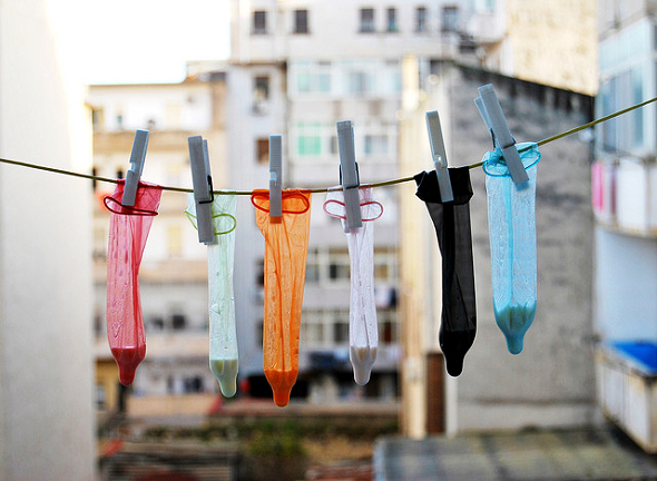 Featured image of post 在美国，无套肛交200次感染1回艾滋病？